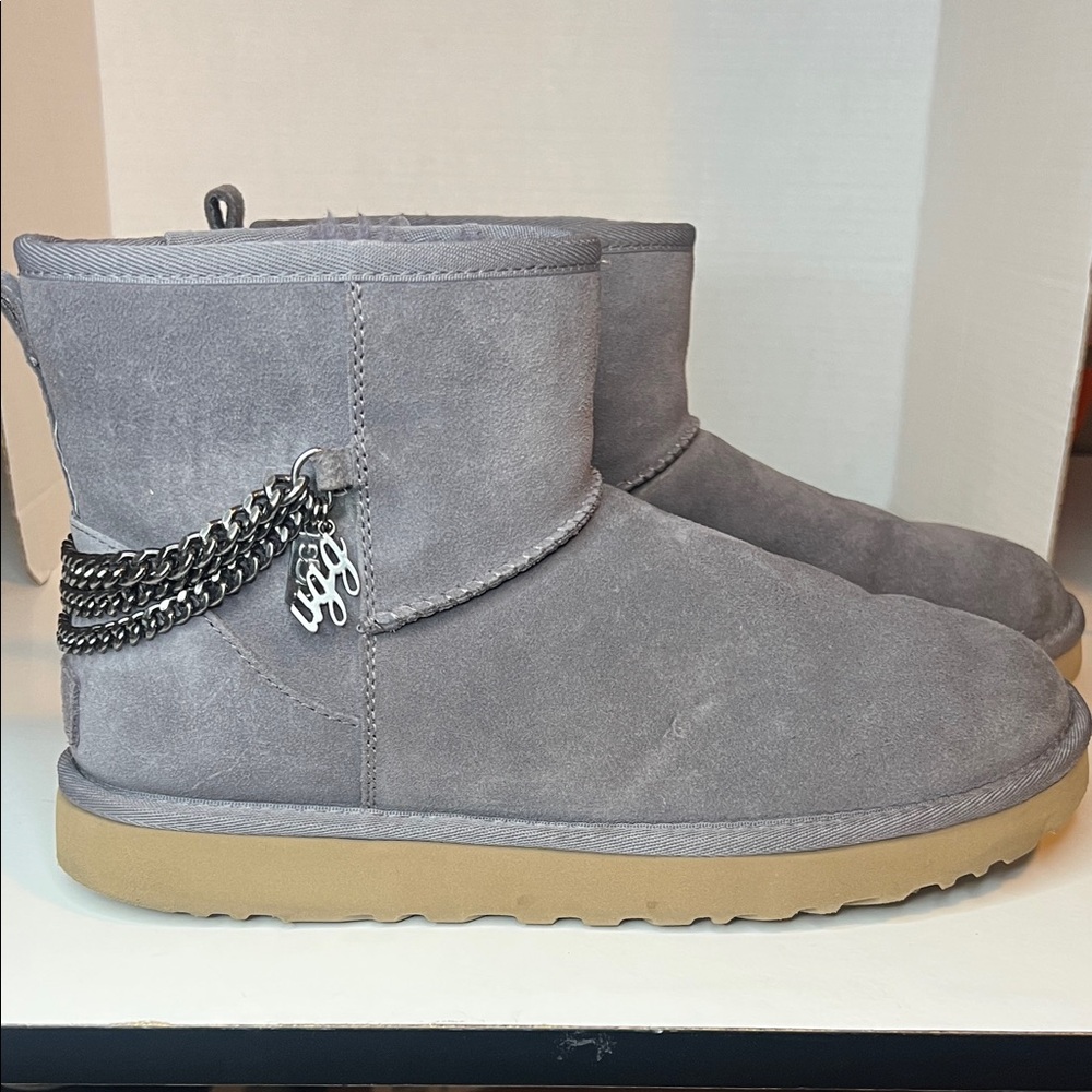 UGG CLASSIC MINI CHAINS GRAY BOOTS - WOMEN'S sz 11